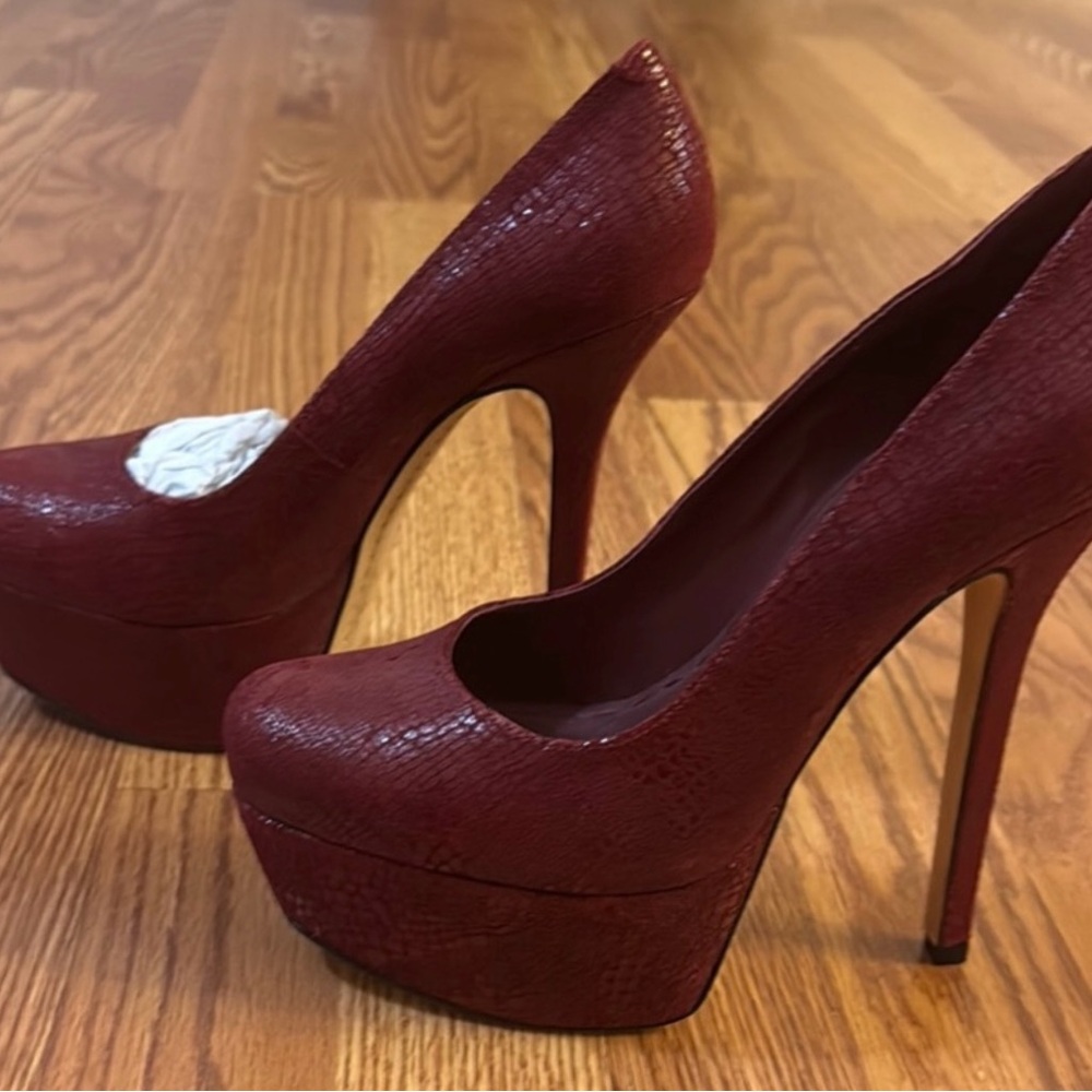 Alice + Olivia Burgundy Snakeskin Heels